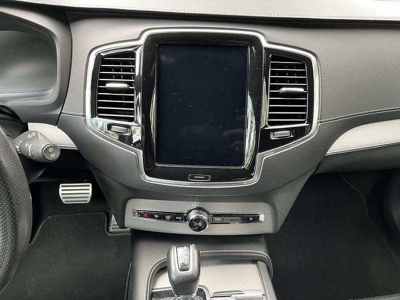 Volvo XC90 (2019) D5 AWD R-DESIGN, 7 MÍST - fotka 23 z 44