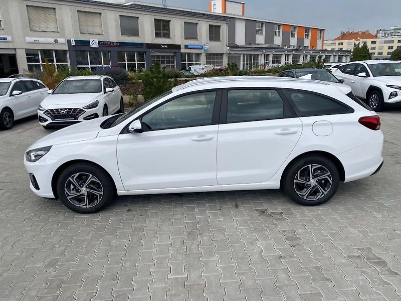 Hyundai i30 26 WG 1,6 T-GDI DCT SMART - fotka 2 z 7