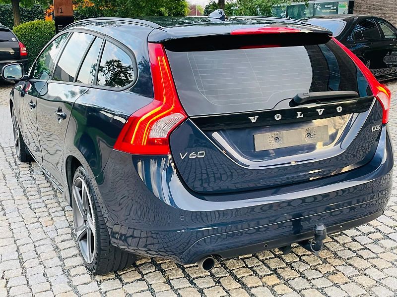 Volvo V60 2.0D3 5VÁLEC SERVISKA TAŽNÉ - fotka 17 z 45