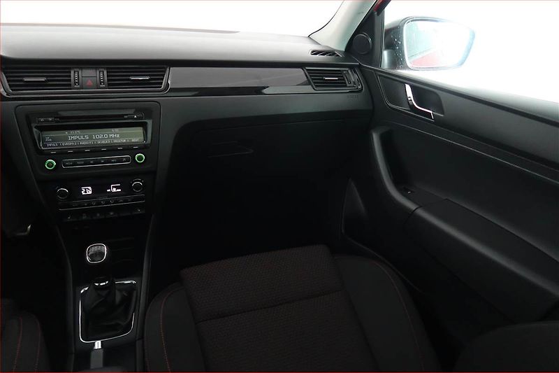 Škoda Rapid (2015) Spaceback 1.2 TSI, Tempomat - fotka 8 z 18