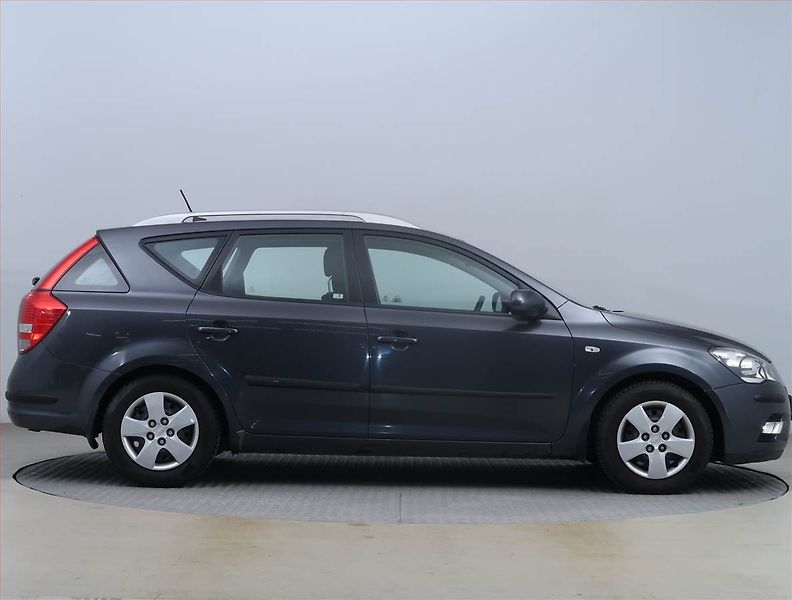 Kia Ceed (2010) EX 1.4 CVVT, ČR,1.maj - fotka 6 z 14