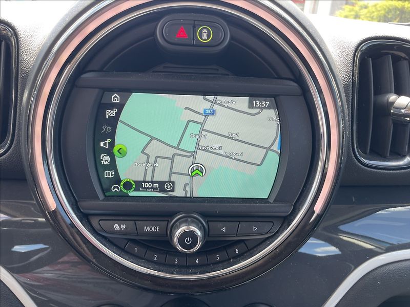 Mini Countryman 1,5 SE ALL4 AUT. PLUG-IN 165kw - fotka 16 z 37