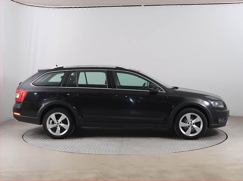 Škoda Octavia (2015) 2.0 TDI, 4X4, Automat - fotka 6 z 19