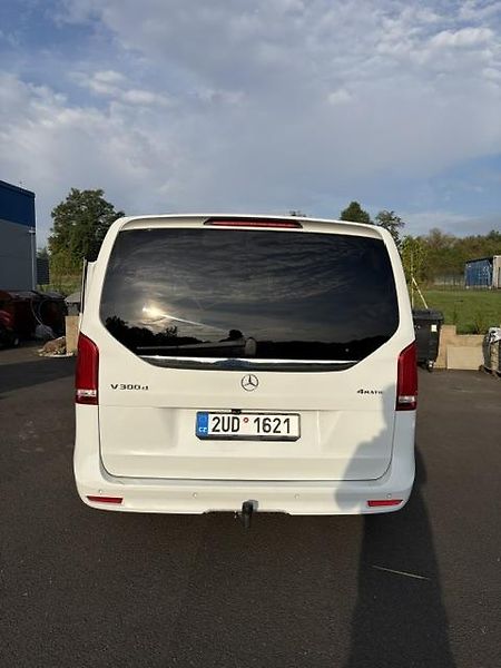 Mercedes-Benz Třídy V (2021) V 300 d 4MATIC AMG Line long - fotka 6 z 27