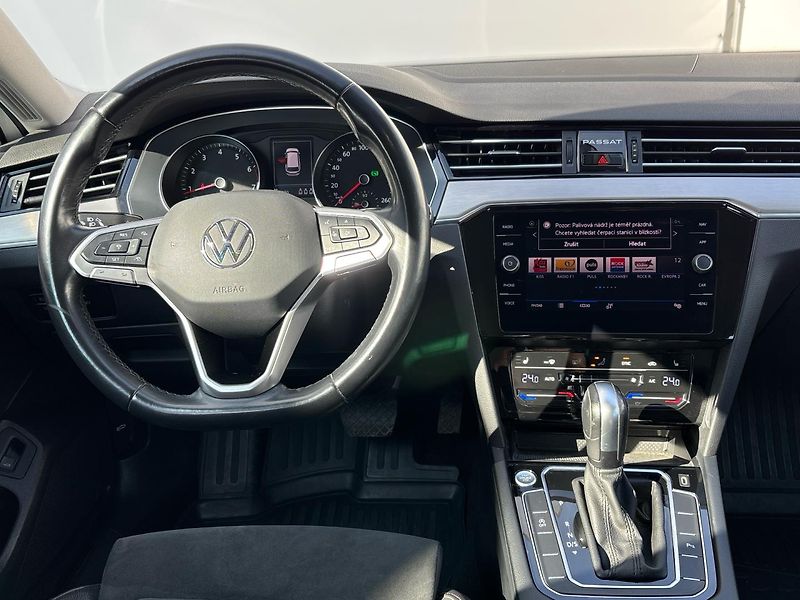 Volkswagen Passat ELEGANCE - fotka 18 z 27