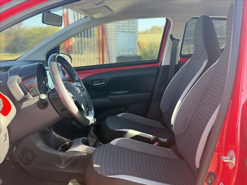Toyota Aygo 1,0 i 53kW KLIMA 33.000Km - fotka 8 z 22