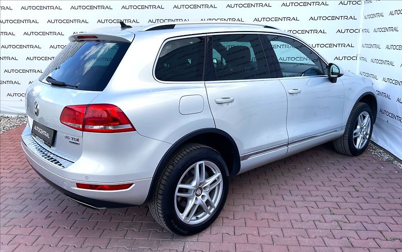 Volkswagen Touareg 3,0 TDi,V6,180kW,4x4,STK 5/28 - fotka 4 z 28