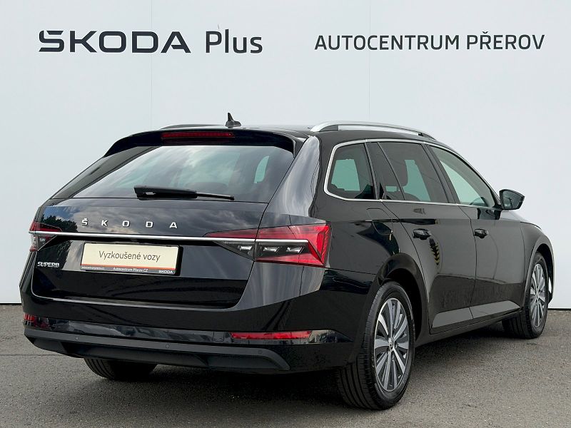 Škoda Superb (2023) 2.0 TDI 110kW DSG Style Plus - fotka 2 z 35