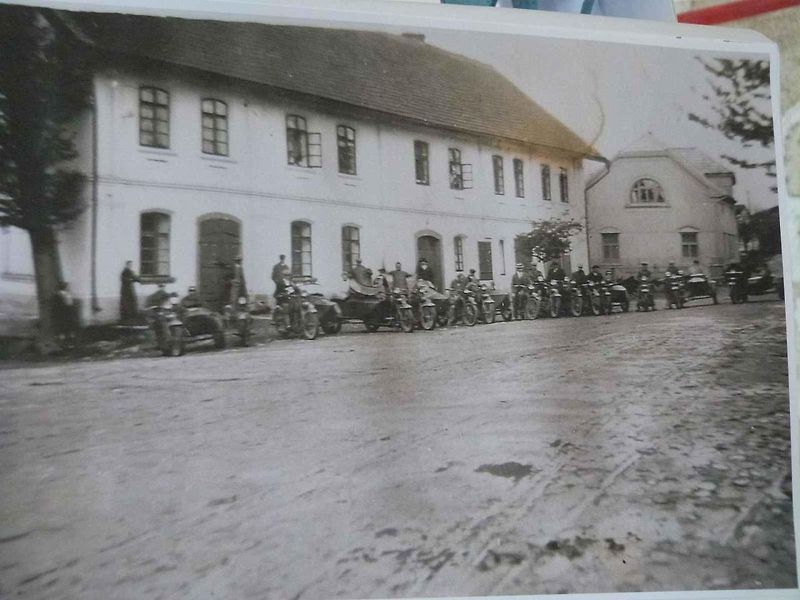 Z ateliéru s vůní benzinu v Bystrém. Jiří Červený.