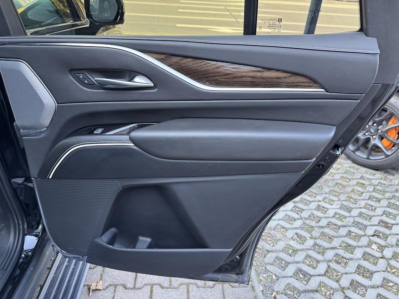 Cadillac Escalade 6,2 Sport Platinum MAX VÝBAVA! - fotka 19 z 51