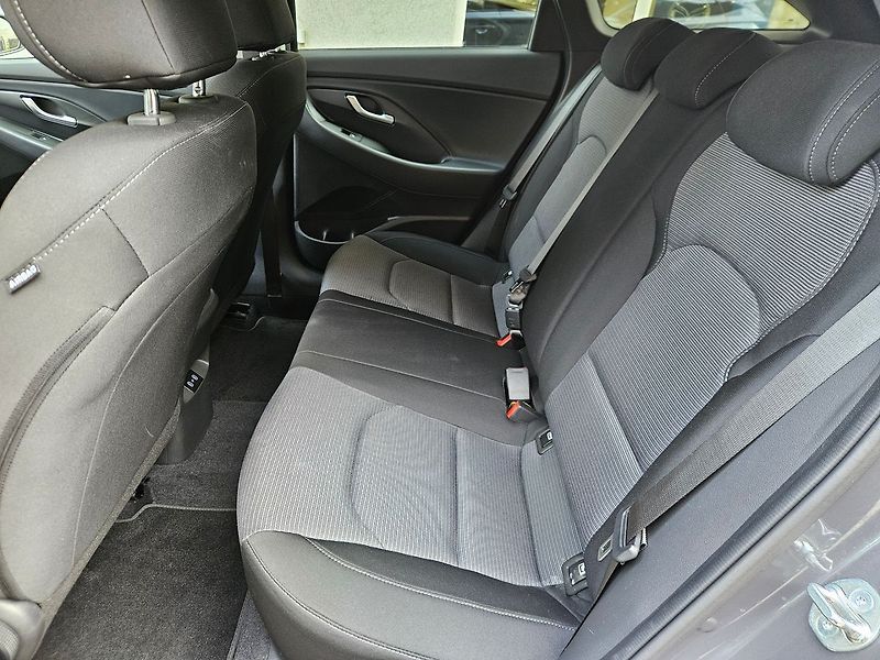 Hyundai i30 1,0 T-GDi 73kW, Smart Climate - fotka 30 z 33