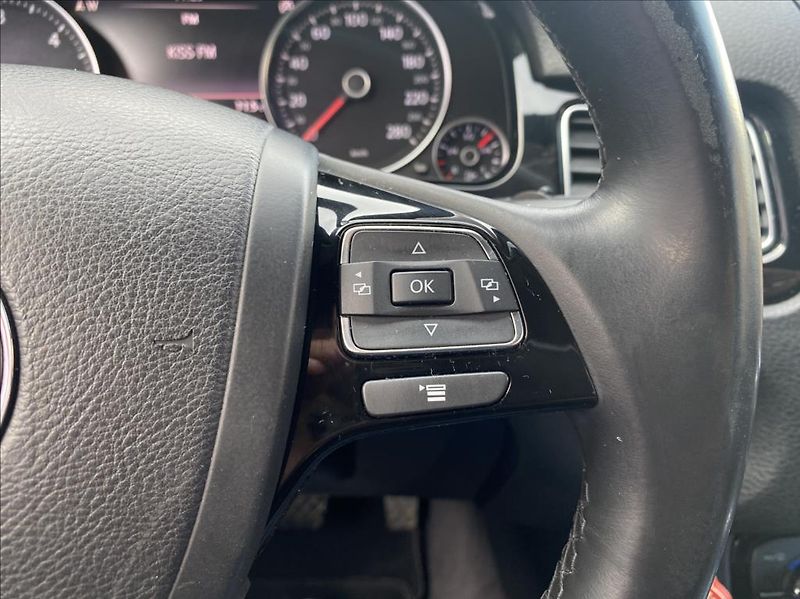 Volkswagen Touareg 3,0 TDI V6 4motion / záruka - fotka 27 z 47