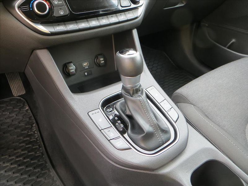 Hyundai i30 1,0 T-GDI DCT Comfort ČR - fotka 13 z 23