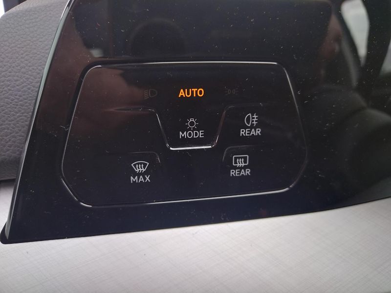 Volkswagen Golf People 1,5 eTSI 85 kW 7DSG mHE - fotka 17 z 27