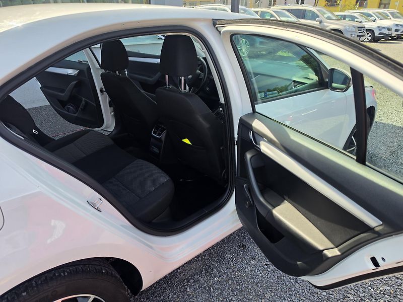 Škoda Octavia 1.6 TDI Vyhřev sedadel  - fotka 11 z 20