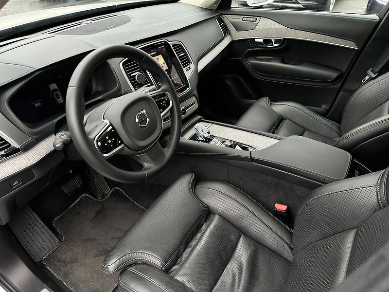 Volvo XC90 B5 AWD Ultimate PANO VZDUCH - fotka 5 z 20