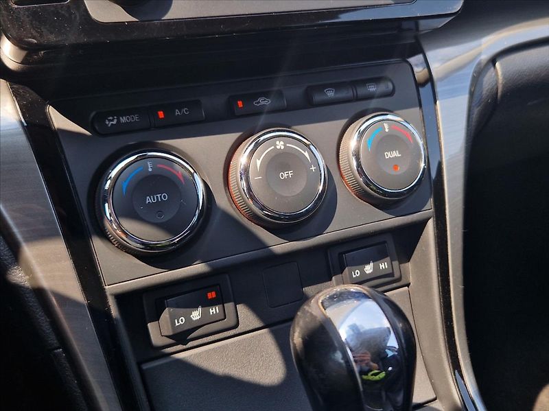 Mazda 6 2,0 i 114kW AUTOKLIMA VÝHŘEV - fotka 22 z 27