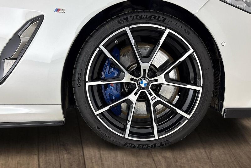BMW Řada 8 M850i xDrive - fotka 5 z 17