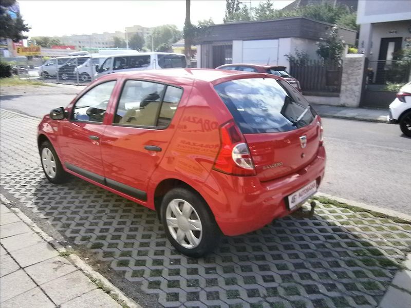 Dacia Sandero 1,2 i 55 KW - fotka 4 z 14