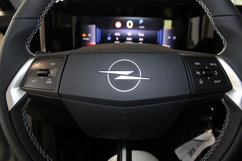 Opel Frontera (2025) GS Hybrid 1.2 TURBO 81kW - fotka 8 z 19