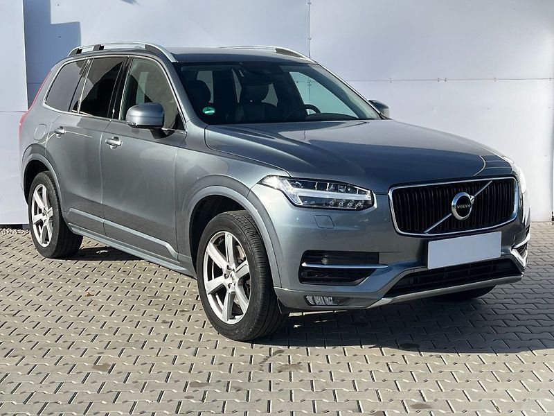 Volvo XC90 Momentum D5 AWD 173kW - fotka 3 z 32
