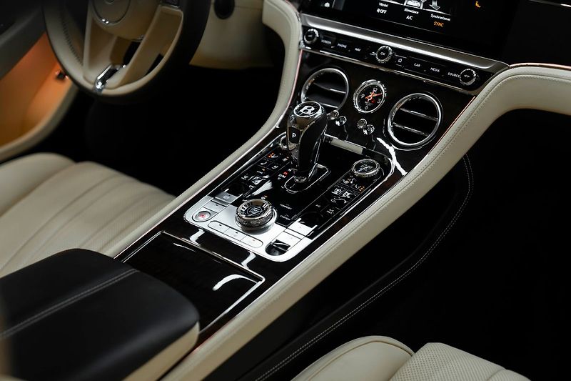 Bentley Continental GT Touring, City, Nočné videnie - fotka 20 z 25