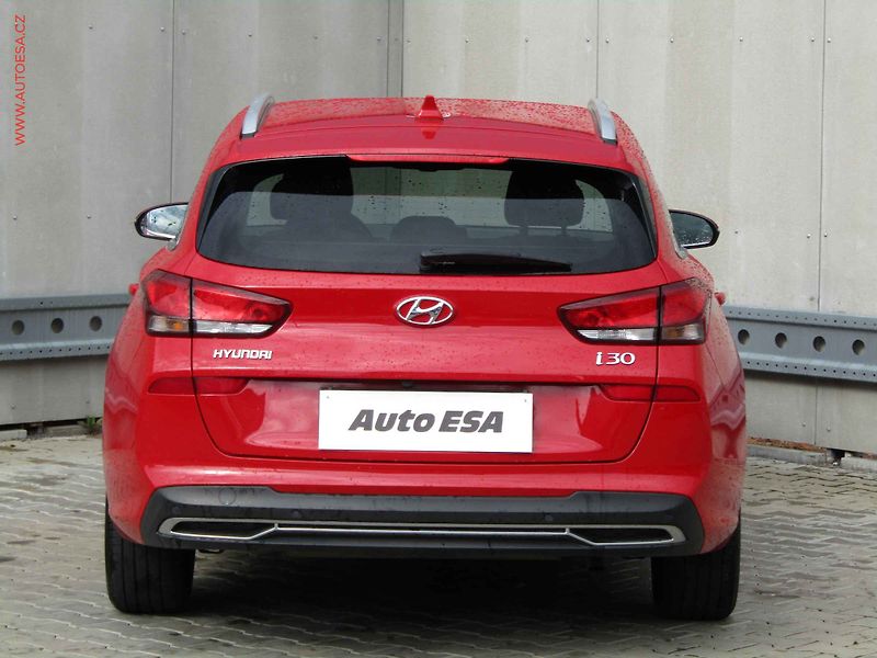 Hyundai i30 (2021) 1.0 T-GDi, 1.maj,ČR, AT - fotka 5 z 21