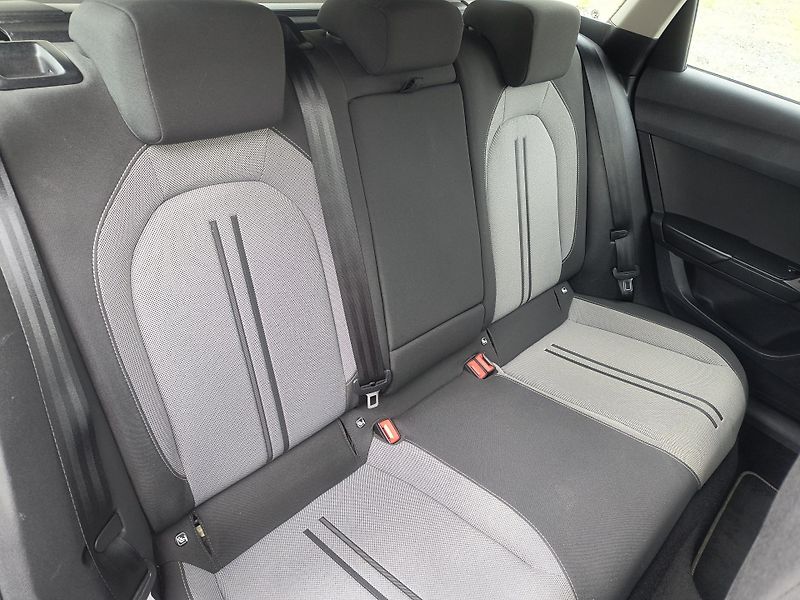 Seat Leon 1.0 eTSi AT 81KWNAVI/MATRIXLED - fotka 25 z 67