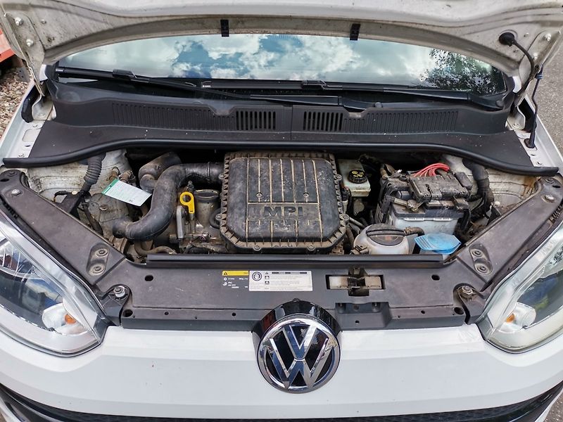 Volkswagen up! (2014) 1.0MPi 44kw Automat PDC ČR - fotka 18 z 27