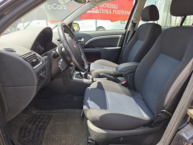 Ford Mondeo 1,8i  - fotka 9 z 10