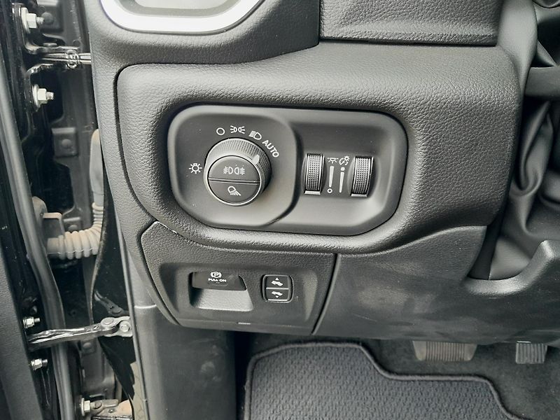 Dodge RAM (2024) 1500, 5.7 V8  Laramie - fotka 28 z 43