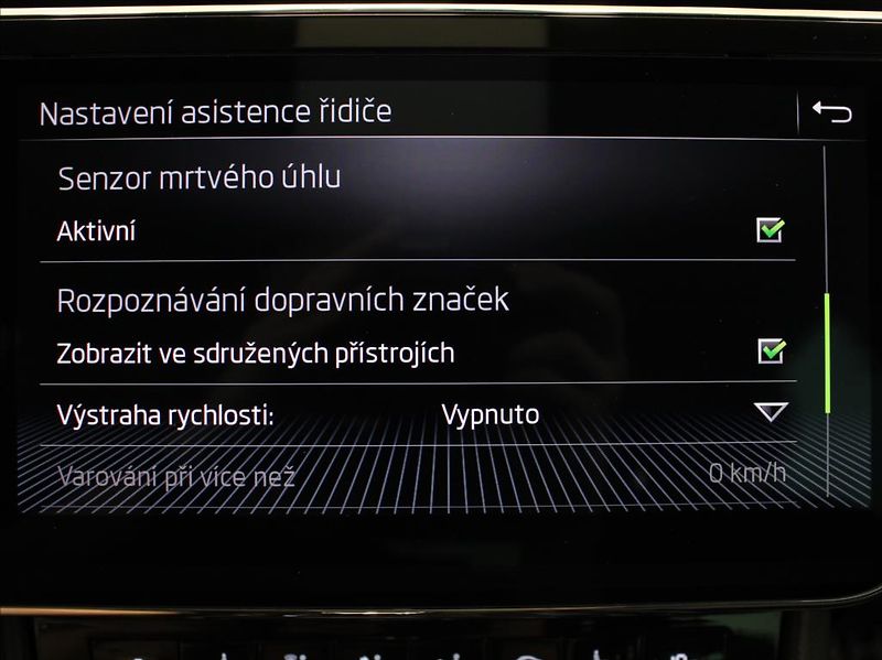 Škoda Superb 2,0 TDi 140kW 4x4 Style Plus - fotka 16 z 31