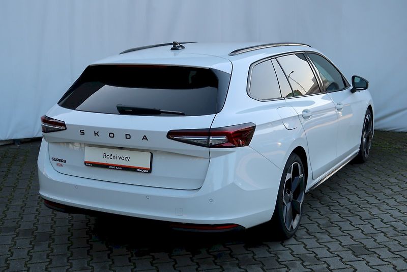 Škoda Superb (2025) Combi SportLine  2,0 TSi/ 150 - fotka 2 z 32