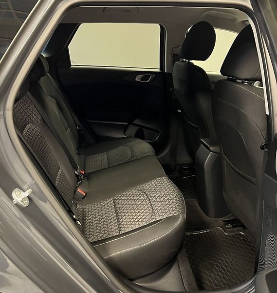 Kia Ceed T-GDI Exclusive SW - fotka 13 z 17