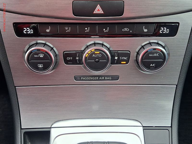 Volkswagen Passat (2012) 2.0TDI, DSG - fotka 19 z 23