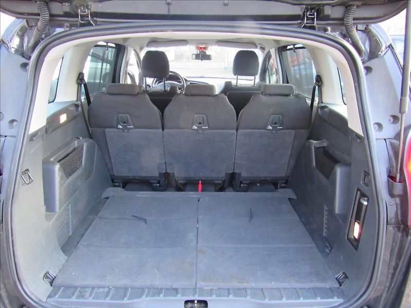 Peugeot 5008 2,0 HDi 110kW - fotka 21 z 23