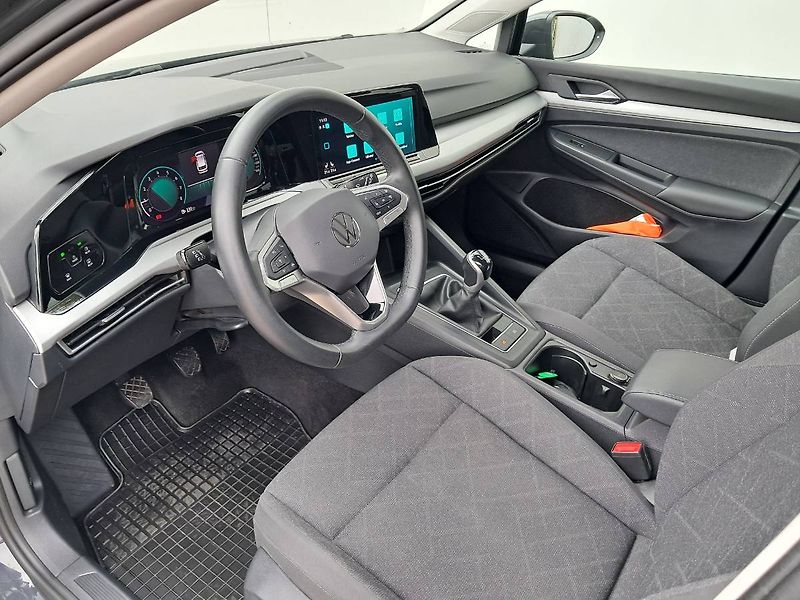 Volkswagen Golf Variant (2023) LIFE 1.0 TSI / 81 kW M6 - fotka 18 z 26