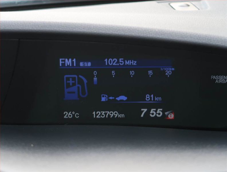 Honda Civic (2012) 1.4 i-VTEC, Tempomat - fotka 11 z 18