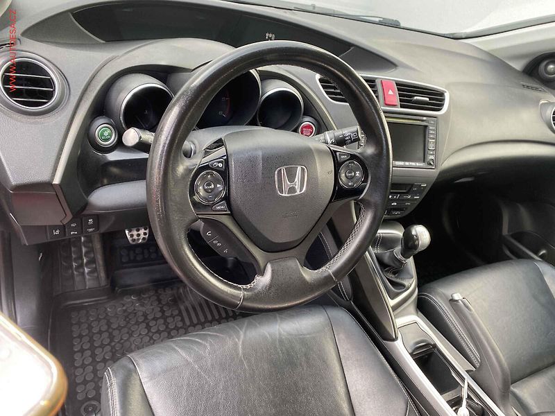 Honda Civic (2014) 1.6 i-DTEC, ČR, Bixen, kamera - fotka 13 z 20