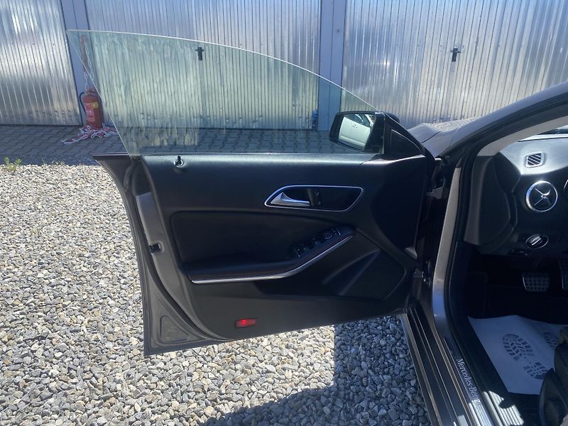Mercedes-Benz CLA 220D 170PS AMG SERVIS MB - fotka 94 z 160