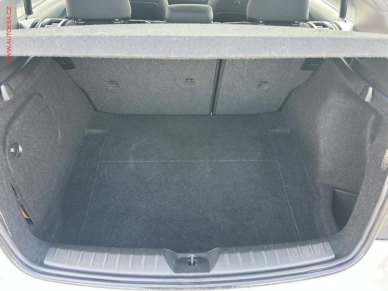 BMW Řada 1 (2015) 1.5i 116i, Klima - fotka 7 z 21