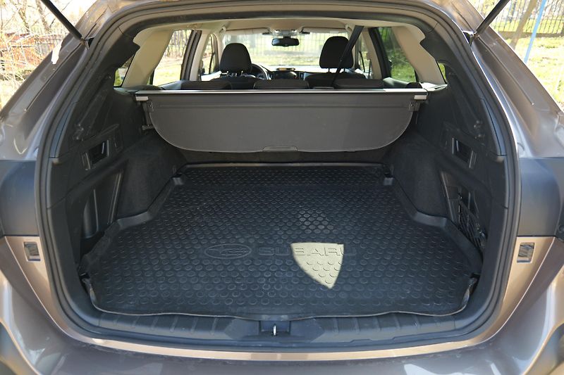 Subaru Outback 2.5i 4WD Active Vedený servis - fotka 26 z 27