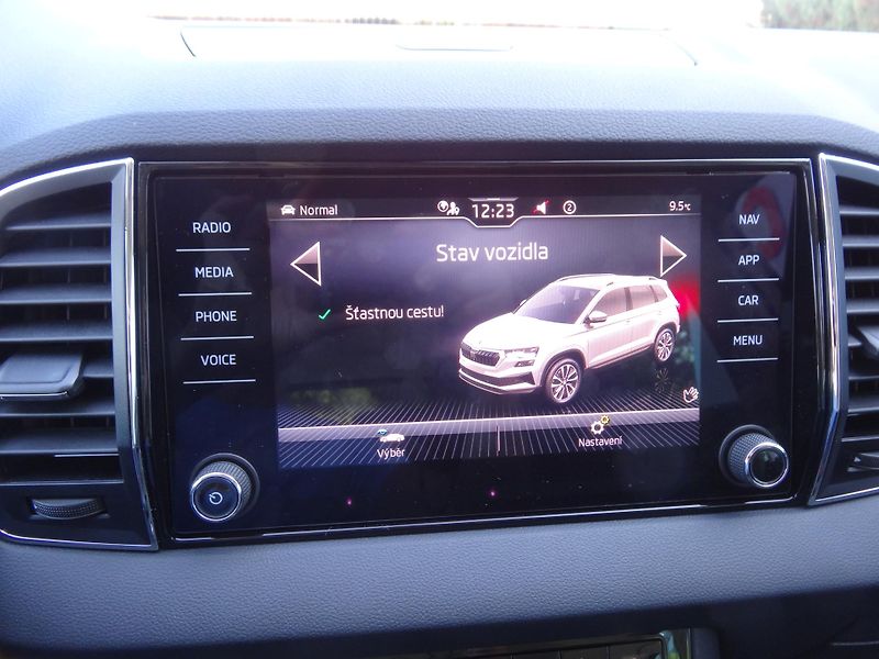 Škoda Karoq 1.5TSi DSG taž.zař. Plná nádrž - fotka 46 z 50