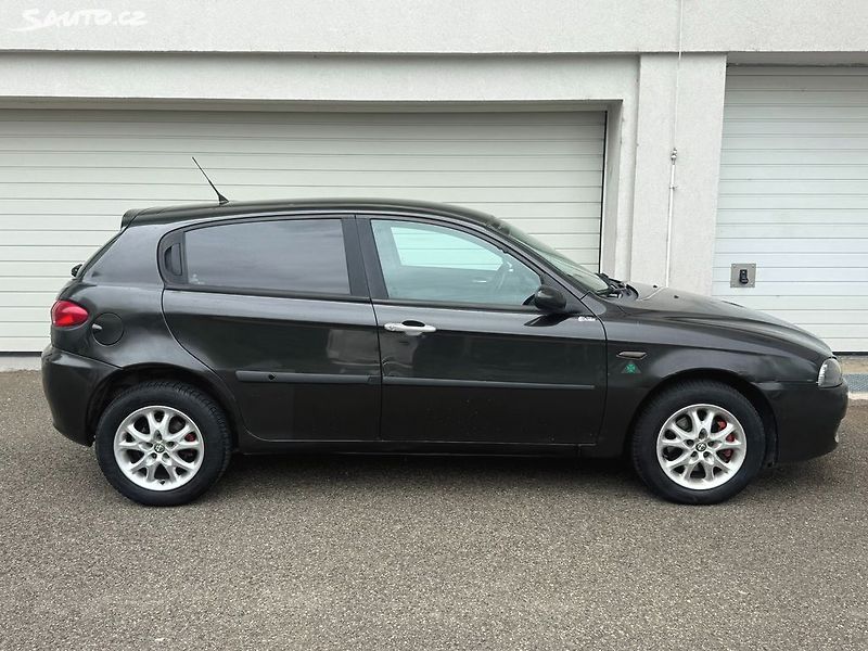 Alfa Romeo 147 (2005) 1.6i, 77kw L+Z pneu - fotka 6 z 19