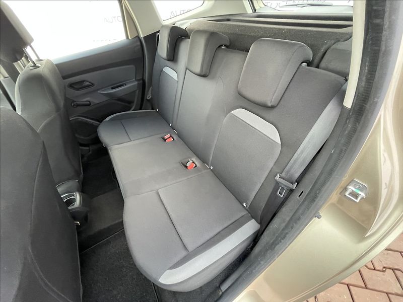 Dacia Duster 1,6 i,,84kW,serv.hist.,STK 1/2 - fotka 19 z 19