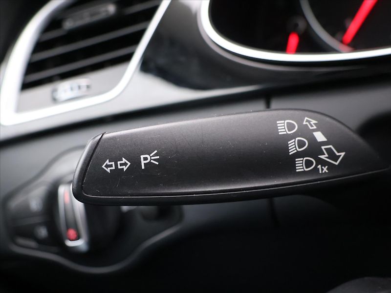 Audi A4 2,0 TDi 100kW Kůže Pano Navi - fotka 16 z 34