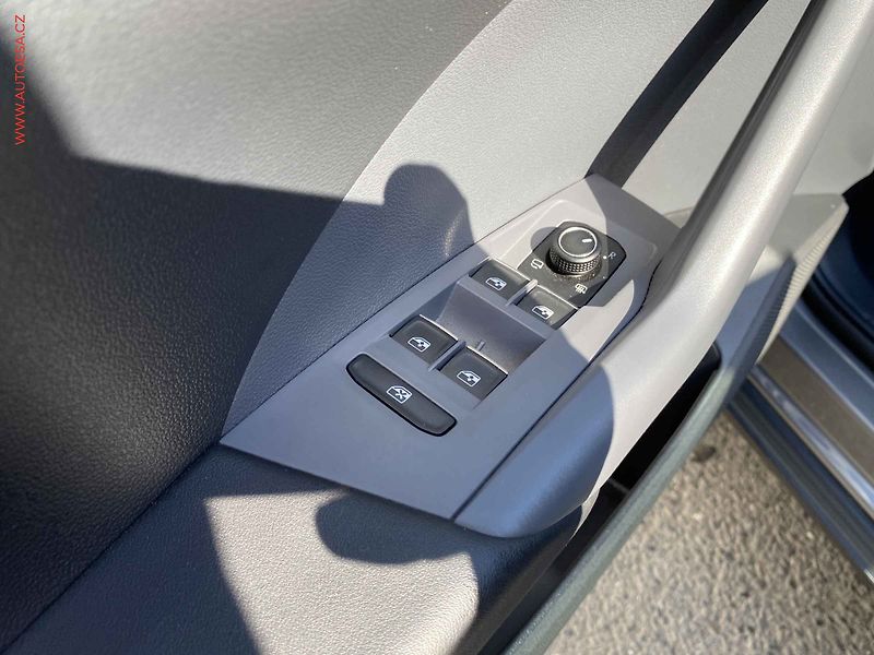 Volkswagen T-Cross (2021) 1.0 TSi, 2.maj,ČR, Style - fotka 13 z 18