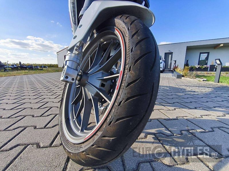 Benelli TRK 251 (2025) - fotka 9 z 11