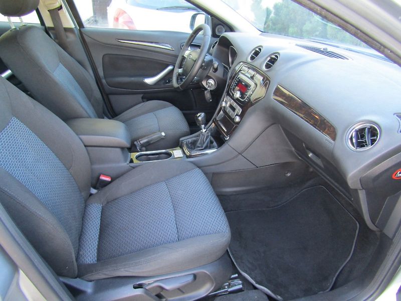 Ford Mondeo (2008) 2.0 TDCi GHIA 1.MAJITEL - fotka 28 z 43