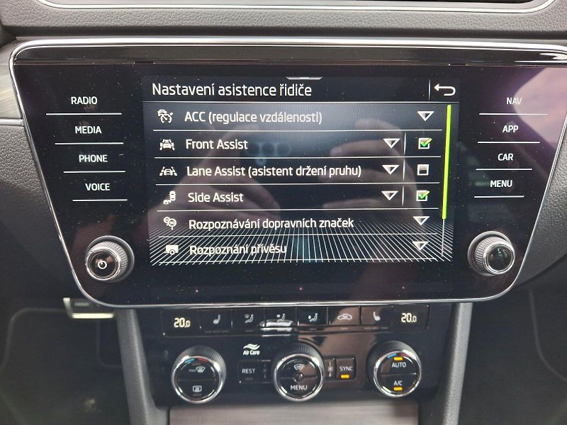 Škoda Superb (2022) Combi Scout DSG 4x4 2,0TDi 147 - fotka 22 z 35